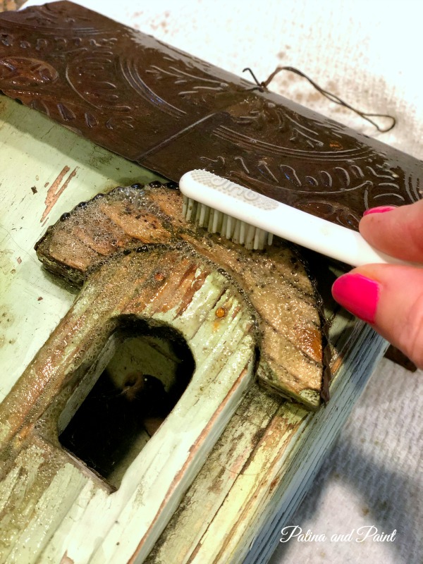 cleaning birdhouse