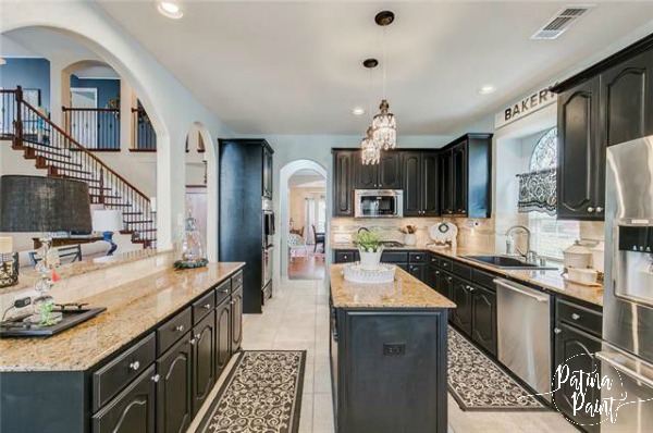 Black and white kitchen