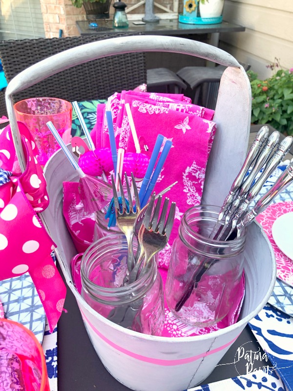 napkins, mason jars, forks, knives