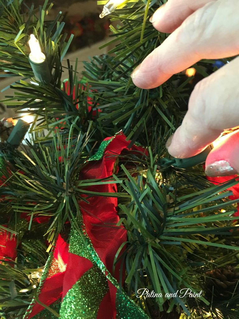 how to trim your christmas tree 9