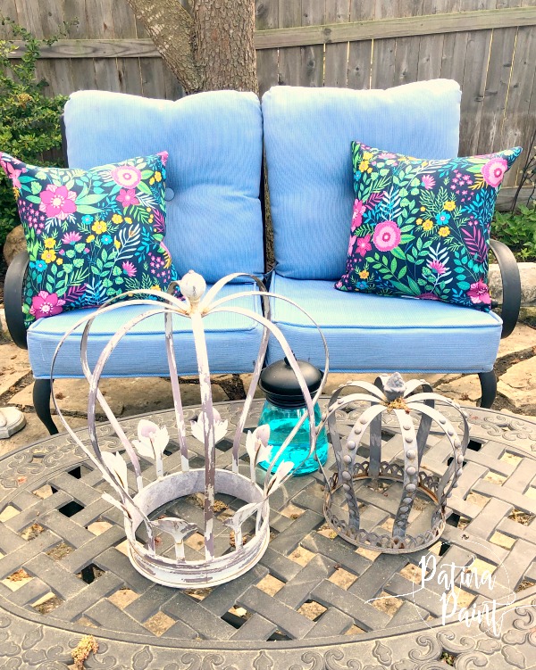outdoor furniture, crowns, pillows