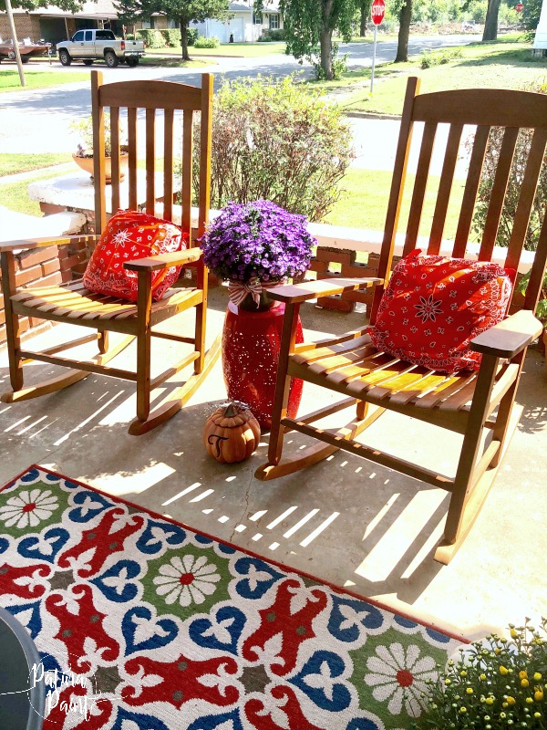 rocking chairs, pillows, mums
